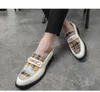 Italienska lyxiga vita l￤derskor f￶r m￤n loafers casual manliga skor slip-on brittisk stil randig mjuk sko mockasiner 38-46