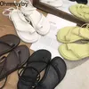 Sandálias 2022 verão novo dedo do pé aberto feminino solo solto salto plano casual senhoras sapatos de gladiadores moda sandais de praia ao ar livre 220704