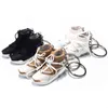 Mini Sneakers Sleutelhanger Geschenkdoos 3D Schoen Model Tassen Rugzakken Decoratieve Ornamenten Auto Deur Sleutelhanger Surprise Gift voor Boyfriend AA220318