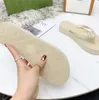 2022 chaussures de créateurs mousse coureur tongs pantoufles designer femmes plage intérieur en caoutchouc semelle classique élégant tongs taille 35-42