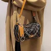 Broderi pu läder crossbody väskor för kvinnor trend kvinnlig kedja märkesvaror trending axel handväskor purses 220512