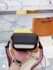 2022 Nouveaux sacs à bandoulière pour femmes célèbres Designer Sac à bandoulière Designers de luxe bicolores Femmes Portefeuilles Luxe Lady Messenger sac à main avec matériel de couleur or