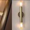 Arte nórdico Lámpara de pared de cobre Led columna simple espejo moderno en la sala delantera sala de estar comedor dormitorio luces decorativas lámparas