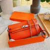 Zincir crossbody çanta kadın para çanta debriyaj çantası moda düz cowhide gerçek learher gümüş donanım tokası kilit dekorasyon stajyer292l