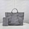 2022 Designer Tote Bag Totes v￤skor Handv￤skor Kvinnor Shoping Shoulder Bag Luxurys mode Kvinnors brev damer Kedjor Handv￤ska H￶g kvalitet