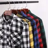 Classic Checkered Men's Flannel Plaid Shirt, Casual Button Up Långärmad T Shirts, 2 Bröstfickor, Justerbar Manschettknapp, USA Storlek 220322