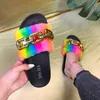 Zomer Schoenen Dames Shoe and Bag Set Cute Sals Rainbow Purses HBAGS Slippers Designer Slides Faux Fur Chain Chanclas 0227