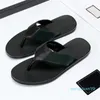 2022 Fashion Svart mjuka läder sandaler mulor somrar Slide Slippery Flat Chain Sandals breda t-bar casual strandslip sandaler