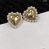 Chic Pearl Heart Stud Simple Letter Orecchini stampati Designer Gold Ear Stud Regalo di compleanno da donna con scatola