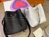 2022 Classic Neonoe Womens Desingers Bucket Bag Svart Vit Lång axelrem Cross Body Neo Noe Hobo Luxurys Handtag Väskor