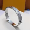 Pulsera de diseñador Brazalete de joyería Acero inoxidable Hebilla de lujo Joyas Mujeres Hombres Pulseras de marca con caja Bolsa para el polvo