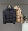 Estilo Britânico Famoso Designer Luxo Mens Down Jacket Canadá Inverno Colpus Bordado T Casaco Com Capuz Confortável E Quente Jaquetas M7513393