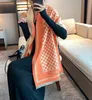 Designer Femmes de haute qualité Craquins de couleur solide design populaire Design élégant cent match silky lisse femme écharpe cadeau de la Saint-Valentin