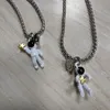 Chokers 2pcs/set niedliche Astronauten Magnetattraktion Anhänger Paar Halskette Freundschaft Schmuck kreative coole Kette für Frauen Menchokers Sidn2