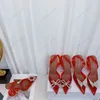 Amina Muaddi Damen-Sandalen, Ledersohle, Designer-High-Heels, 10 cm, Kristall-Schmetterling, Diamant-Kette, Dekoration, Bankett, Damen, rotes PVC, Hochzeit, sexy formelle Schuhe