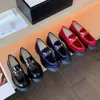 Kalın tabanlı Günlük ayakkabılar kadın Seyahat deri bağcıklı spor ayakkabı% 100 sığır derisi moda bayan tasarımcı platformu Koşu Eğitmenleri Harfler spor ayakkabı boyutu 35-40-41 Kutu ile