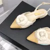 2022 klassieke platte hak sandalen lederen zomer dames lage hakken mode sexy brief camellia bruiloft puntige schoenen maat 35-40