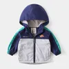 New Autumn Boys Jacket Cartoon Dinosaur Splicing Hooded Plus Velvet Keep Warm Felpa Giacca per bambini Regalo di compleanno per bambini J220718