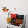 Barnens handväska Mini Small Square Bag Rivets Väskor Koreansk One Shoulder Diagonal Väska Kvinnors Fashionabla Fanny Pack för män och kvinnor