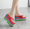 2023 Wholesale Women Flip Flops Sandals New Thick Bottom Platform Slippers Slope Beach Female Rainbow Colorful Slipper o6iI#