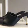 Slippers à l'extérieur du nouveau talon mince pointu Baotou Pearl Couleur assortie de pantoufles paresseuses chaussures pour femmes