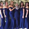 Dark Navy Elegant Satin Mermaid Bridesmaid Dresses for Girls Wedding Gästklänning Sexig Off Shoulder Sweep Train Long Maid of Honor -klänningar Plus Size CL0886