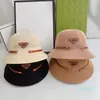 Sombrero de pescador de diseñador para mujer, gorras con hebilla de cadena de Metal a la moda, 4 colores, sombreros de ala ancha de punto, sombrero ajustado, sombrero de paja