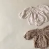 Hibobi Lace Princess Toddler Romper Höst Retro Född Baby Tjej Kläder Bomull Vår Solid Blom Infant Spind 220426