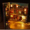 DIY Book Nook Raf Ekleme Kitleri Mobilya Odası Kutusu Zaman Alley Kitaplar ile Minyatür Bebek Evi Japon Mağaza Oyuncakları Çocuk Hediyeleri 220813