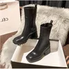 Luxurys Designers Women Rain Platform Boots Fashion PVC Non-Slip Gear Woman Vrouw Botas Mujer Chunky Heel Rubber Chelsea Booties Lastiestop