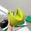 2022-Crescent Woven Handtasche Damen Abendtaschen Klassische atmosphärische Schulterkupplung Design Umhängetasche