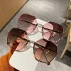 Mode kvinnor rimlösa solglasögon lyxig gradient grå rosa solglasögon damer vintage resestilar uv400 eyewear2608