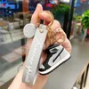 Designer sneaker porte-clés couleur chaussures de sport porte-clés partie sac à dos mode décoration personnalité petit cadeau avec corde à main colle douce