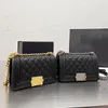 2022Ss Classic Black Boy Caviar Leather Mini Flap Bags Pelle di vitello trapuntata Oro argento invecchiato Hardware in metallo Tracolla a catena Tracolla a tracolla Desig