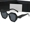 Designerskie okulary przeciwsłoneczne Okulary Odcienie zewnętrzne Ramka PC Moda plażowa Klasyczne Lady Lustra dla kobiet i mężczyzn Okulary Trójkątny podpis