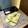 Модные сплошные цветные женские тапочки Роскошные сандалии для отдыха с плоским дном Летние тапочки Дизайнерские треугольные пряжки Высочайшее качество Женские сандалии Классическая пляжная обувь