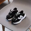 Barn Sneakers 2022 Spring Baby Shoes Boys Casual Sports Chunky Sneaker Girls Modemärke Baby Shoes Soft Sole Black G220527