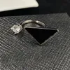 2022 Nuevo Triángulo Anillo abierto Moda Marca Diseñador Anillos Mujeres Regalos Joyería de boda Tres colores disponibles Alta calidad con box248R