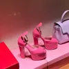 Tan-go platform pompen schoenen roze octrooi lederen met hoge hakken enkelband dikke hakken blok hiel 155 mm open teen jurk schoen voor vrouwen luxe ontwerpers fabrieksschoenen fabriek