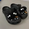 Cool päls boll charms designer diy biscuit shoelace spänne sneaker charm för croc jibs clogs barn pojkar kvinnor flickor7772978