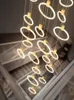 モダンなLEDシャンデリアランプブラック/ゴールデン屋内階段照明アイアンアクリルリングレストラン装飾ライトノルディックラグジュアリーハンギングランプ