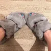 Popüler Kadın Peluş Terlik Sandalet Konforlu Muller Ayakkabı Basit Mizaç Tarzı İç Mekan ve Dış Havada Ünlü Tasarımcı Slipper Peluş Ayakkabı