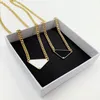 Femmes Designer Collier Bijoux De Mode Hommes Femmes Triangle De Luxe GoldNecklaces Classique Couple Cerceaux P Collier Bijoux 2203303D