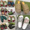 Lady Classic Retro Terlik Kadın Platformu Slayt Sandal Terlik Tasarımcısı Düz ​​Topuk Ayakkabıları Kauçuk Alt Kabartmalı Kartlı Kartlı Ayakkabı 35-43