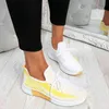 2022 été femmes mode maille respirant chaussures baskets plates couleur mélangée décontracté vulcanisé Femme Sport appartements chaussures de course Y220526