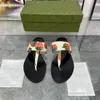 2022 couro tanga sandália mulheres homens designer chinelos moda fina flip flops sapatos verão praia casual slides preto branco tamanho