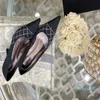 2021 Högkvalitativ designer Party Dress Shoes Bride Ladies Modig Sexig Pekad Toe Plaid High Heels