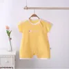 2022 Sommar Baby Jumpsuit Cartoon Cotton Baby Romper Sport Vind Kortärmad O-Neck Pojkar och Tjejer Kläder Två Torter