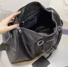 Mode Duffle Bag Hoge Kwaliteit Mannen Driepersoons Black Nylon Travel Tassen Heren Handvat Bagage Gentleman Business Tote met schouderriem AAAAA +