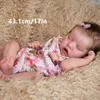 Reborn Baby Doll 17 -calowa realisowana nowonarodzona dziewczynka życie prawdziwa miękka dotyk maddie z ręcznie fryzurami Wysokiej jakości ręcznie robione AA5443215